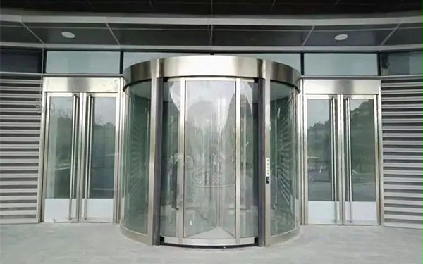 旋轉(zhuǎn)門玻璃VS其他門型玻璃：區(qū)別何在？