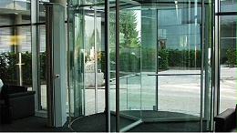 旋轉(zhuǎn)門玻璃VS其他門型玻璃：區(qū)別何在？