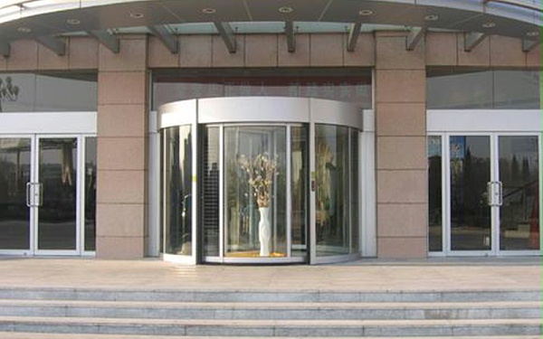 自動(dòng)旋轉(zhuǎn)門(mén)電器系統(tǒng)因干擾產(chǎn)生故障的原因與維修解決方法介紹