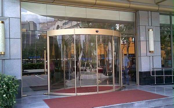 弧形感應(yīng)門維修指南丨自動(dòng)門維修就找門道佰分佰