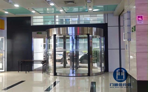 定期維護(hù)，保障壽命丨旋轉(zhuǎn)兩翼電動(dòng)門護(hù)理保養(yǎng)案例