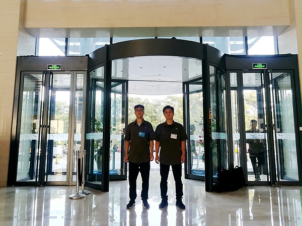 門道佰分佰自動門維修團(tuán)隊(duì)四