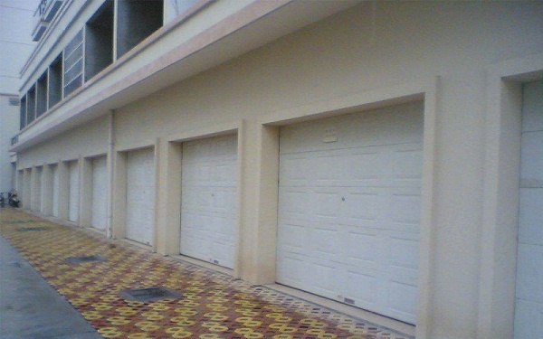 手動(dòng)卷簾門(mén)維修