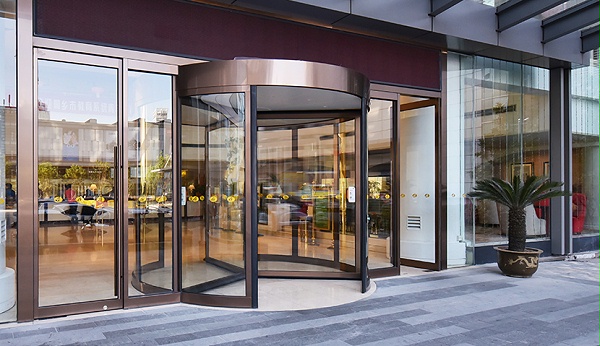 自動旋轉(zhuǎn)門做定期自動門保養(yǎng)有什么好處？