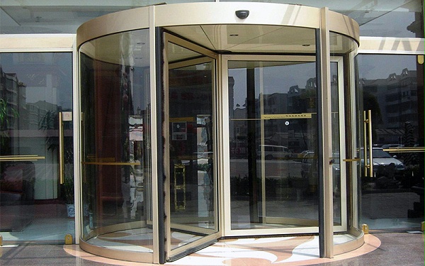2門道帶你了解旋轉(zhuǎn)門，電動(dòng)旋轉(zhuǎn)門控制系統(tǒng)揭秘