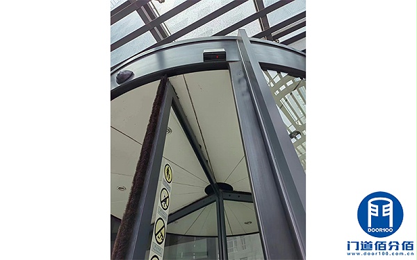 守護(hù)入口之美：三翼旋轉(zhuǎn)門維護(hù)之旅