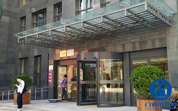 文化館寶盾自動(dòng)三翼旋轉(zhuǎn)門巡檢