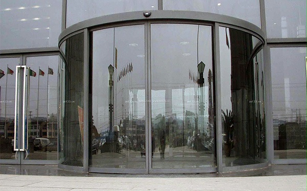 旋轉門與弧形門的弧形玻璃損壞如何測量尺寸更換