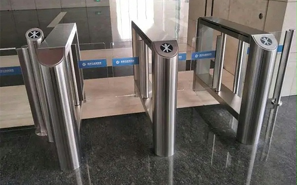 門(mén)金屬型材生銹如何處理？