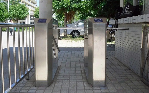 三輥閘機(jī)安裝應(yīng)該注意哪些？