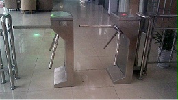 三輥閘機(jī)安裝應(yīng)該注意哪些？