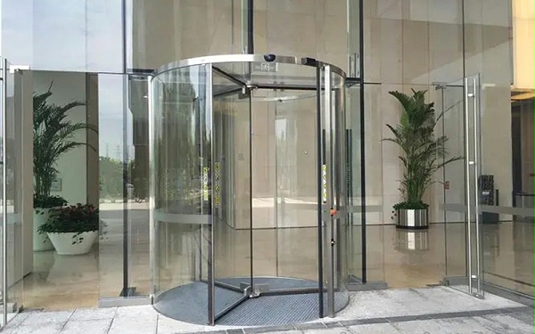 正確的旋轉(zhuǎn)門(mén)鋼化玻璃安裝保養(yǎng)方法，你應(yīng)了解