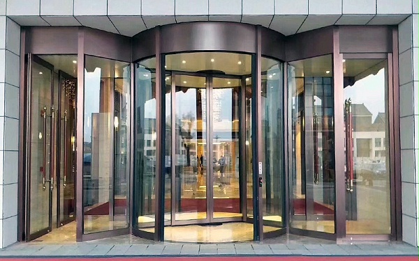 知道為什么要安裝旋轉(zhuǎn)門嗎？門道帶你了解旋轉(zhuǎn)門的價值