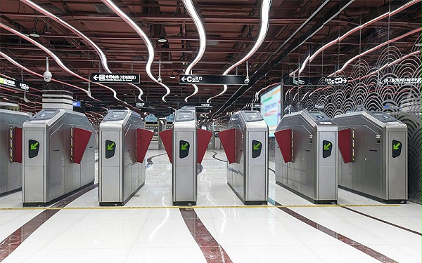 公共交通閘機(jī)使用方法：刷卡、人臉識(shí)別操作步驟