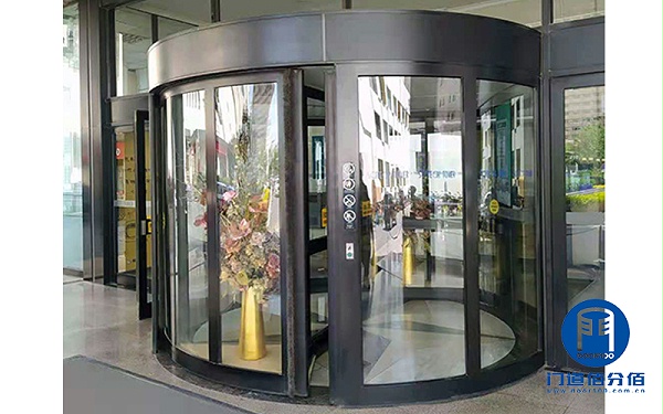 寫字樓旋轉(zhuǎn)電動門內(nèi)部外部整個保養(yǎng)示例