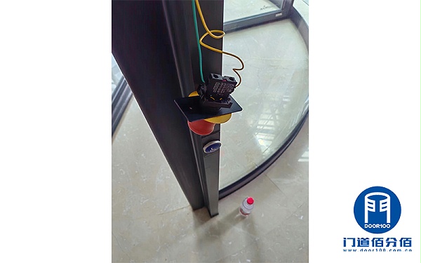 自動(dòng)旋轉(zhuǎn)門（三翼）保養(yǎng)案例，教你如何延長(zhǎng)使用壽命