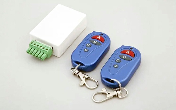 自動門遙控器按鍵故障維修與工作頻率說明
