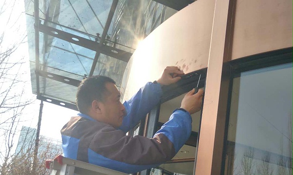 自動(dòng)旋轉(zhuǎn)門啟動(dòng)傳感器維修