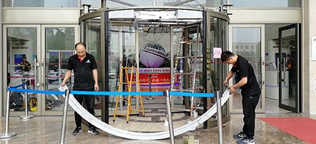 銀行凱必盛自動(dòng)旋轉(zhuǎn)門翻軌