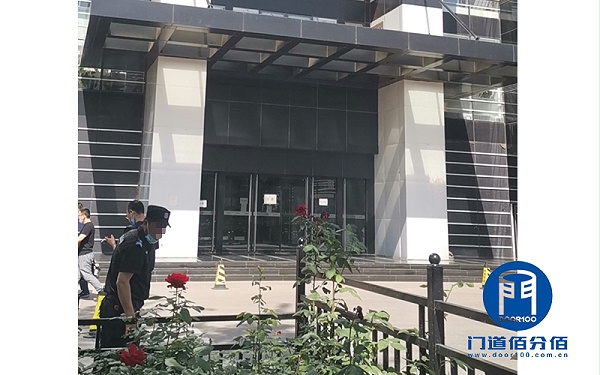 大廈各大門四樘凱必盛旋轉門保養(yǎng)檢測維護實錄