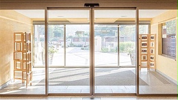 小知識(shí)：?jiǎn)紊却艖腋∽詣?dòng)門(mén)為何需要安裝兩套電機(jī)