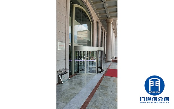 門道保養(yǎng)工作助力濟(jì)南酒店旋轉(zhuǎn)門重生