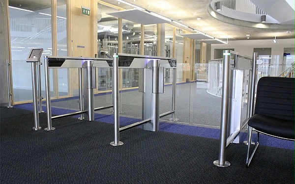 速通門閘機(jī)不銹鋼機(jī)箱消殺清潔如何進(jìn)行？