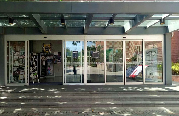 北京市私立匯佳學(xué)校自動(dòng)平滑門維修服務(wù)案例