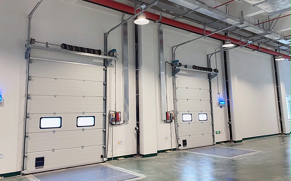 如何應(yīng)對(duì)嚴(yán)寒天氣對(duì)工業(yè)提升門考驗(yàn)？