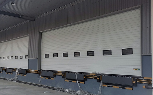 如何應(yīng)對(duì)嚴(yán)寒天氣對(duì)工業(yè)提升門考驗(yàn)？