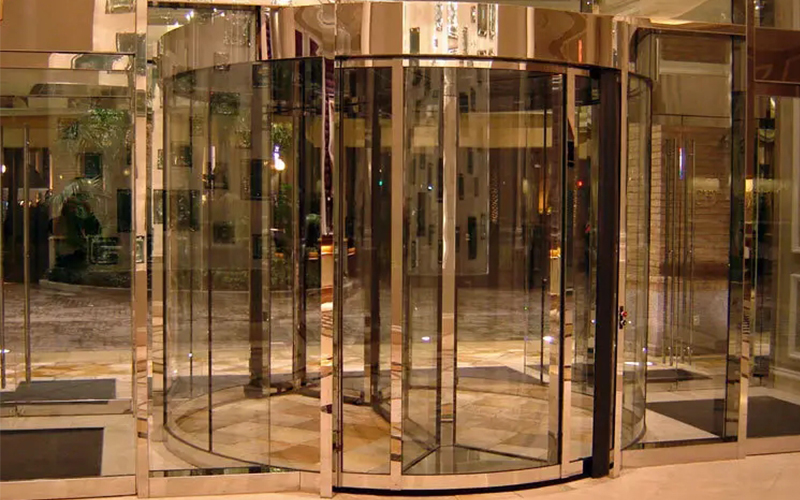不銹鋼旋轉(zhuǎn)門包飾的選擇與維護