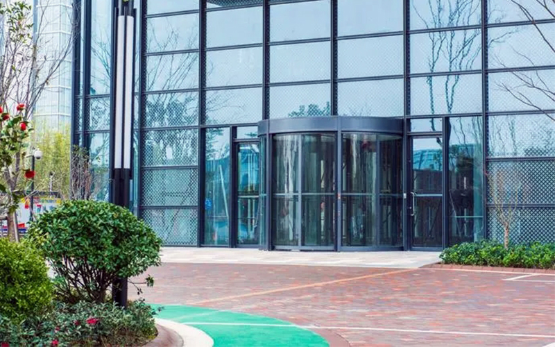 冬季雪天自動(dòng)門(mén)與旋轉(zhuǎn)門(mén)維護(hù)與使用須知