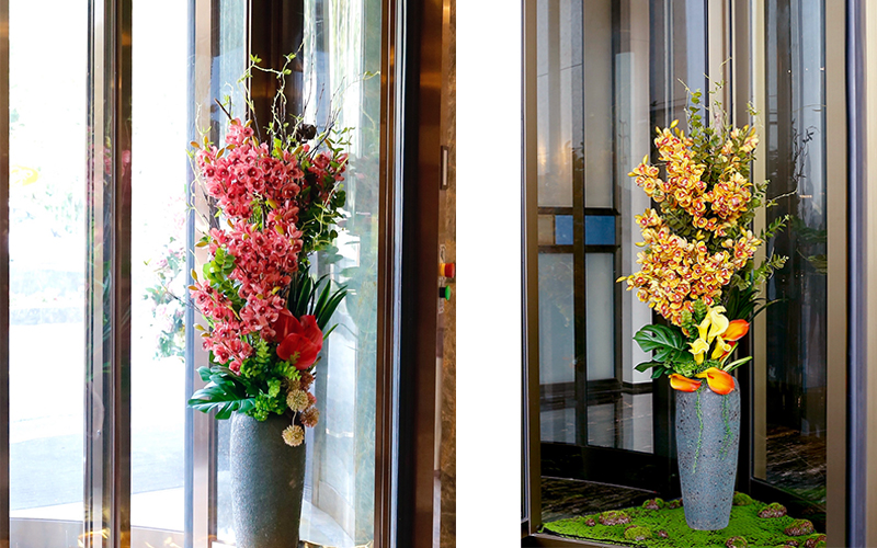 展窗旋轉門裝飾仿真花卉選擇與布置