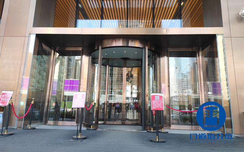 經(jīng)典案例丨寶盾自動(dòng)兩翼旋轉(zhuǎn)門養(yǎng)護(hù)保養(yǎng)服務(wù)