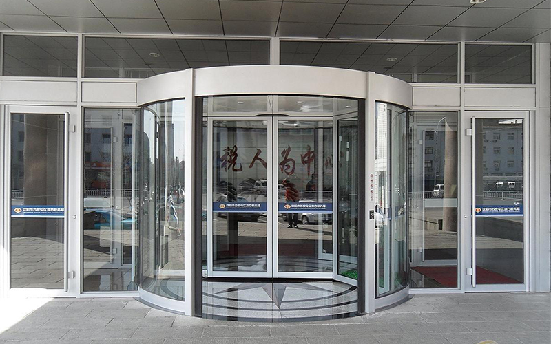 兩翼自動旋轉(zhuǎn)門有幾種運(yùn)行模式？冬季應(yīng)該使用那種模式？