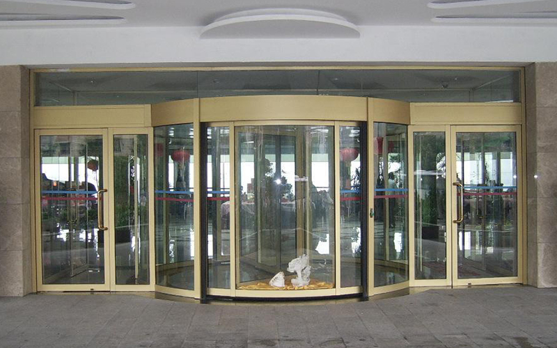 兩翼自動旋轉(zhuǎn)門有幾種運(yùn)行模式？冬季應(yīng)該使用那種模式？