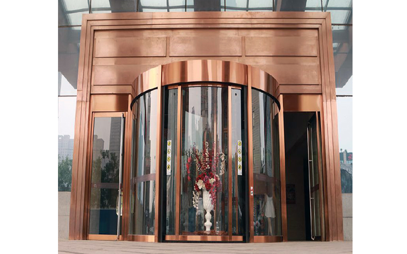 門區(qū)換新顏：旋轉(zhuǎn)門展箱裝飾與清潔1