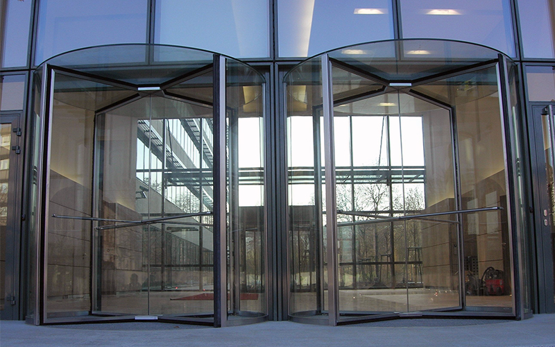 自動旋轉(zhuǎn)門（電動旋轉(zhuǎn)門）的正確使用方法