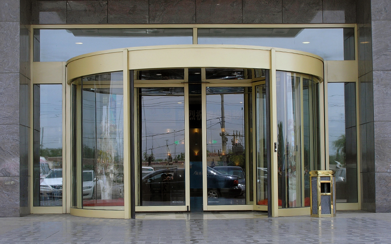 自動旋轉(zhuǎn)門（電動旋轉(zhuǎn)門）的正確使用方法